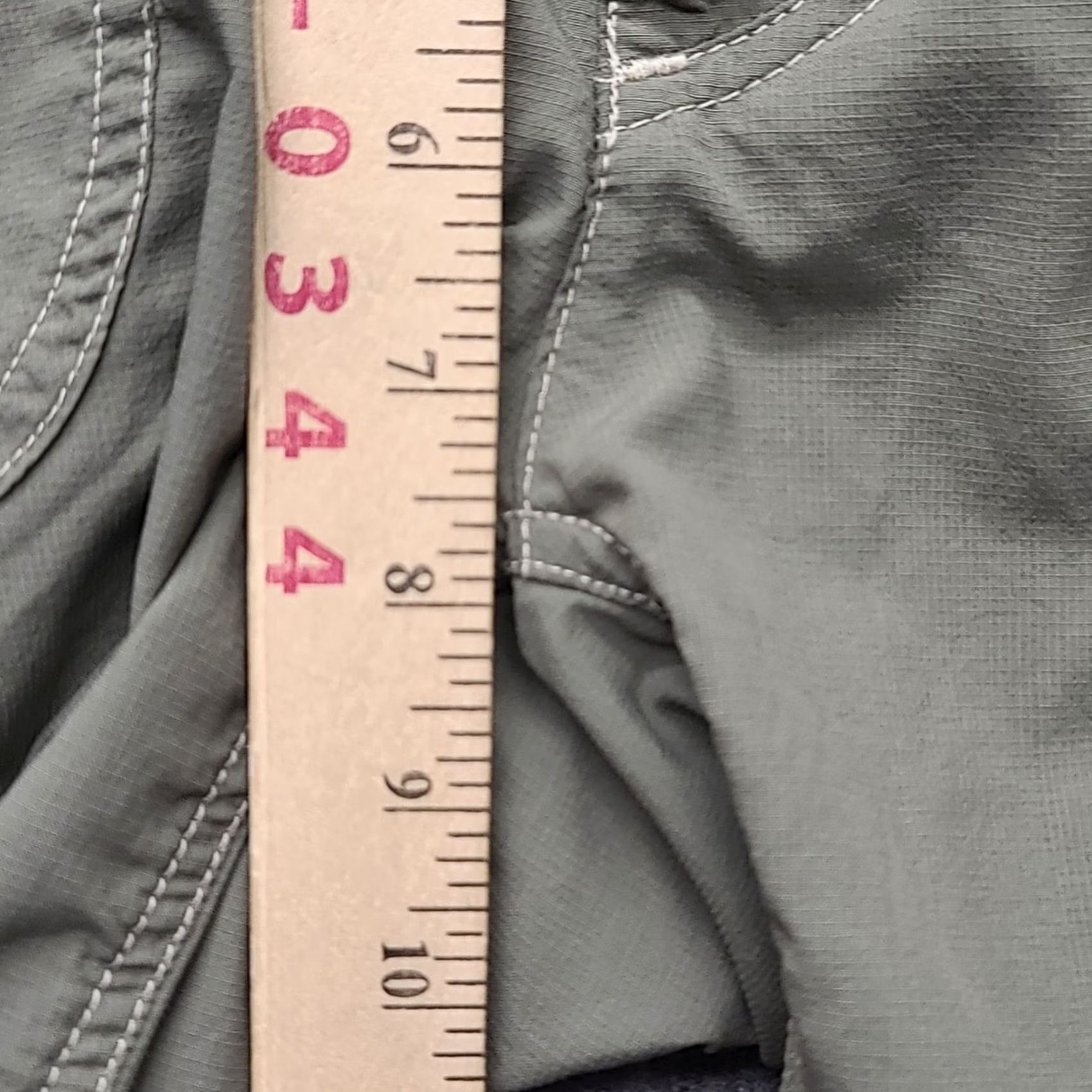 Vintage Kuhl Shorts Womens 6 Trekr Regular Fit Mid Rise Quick Dry Outdoors Hiking Cargo Pocket Green Nylon 7 in Inseam Size 28" / US 6 / IT 42 - 5 Thumbnail