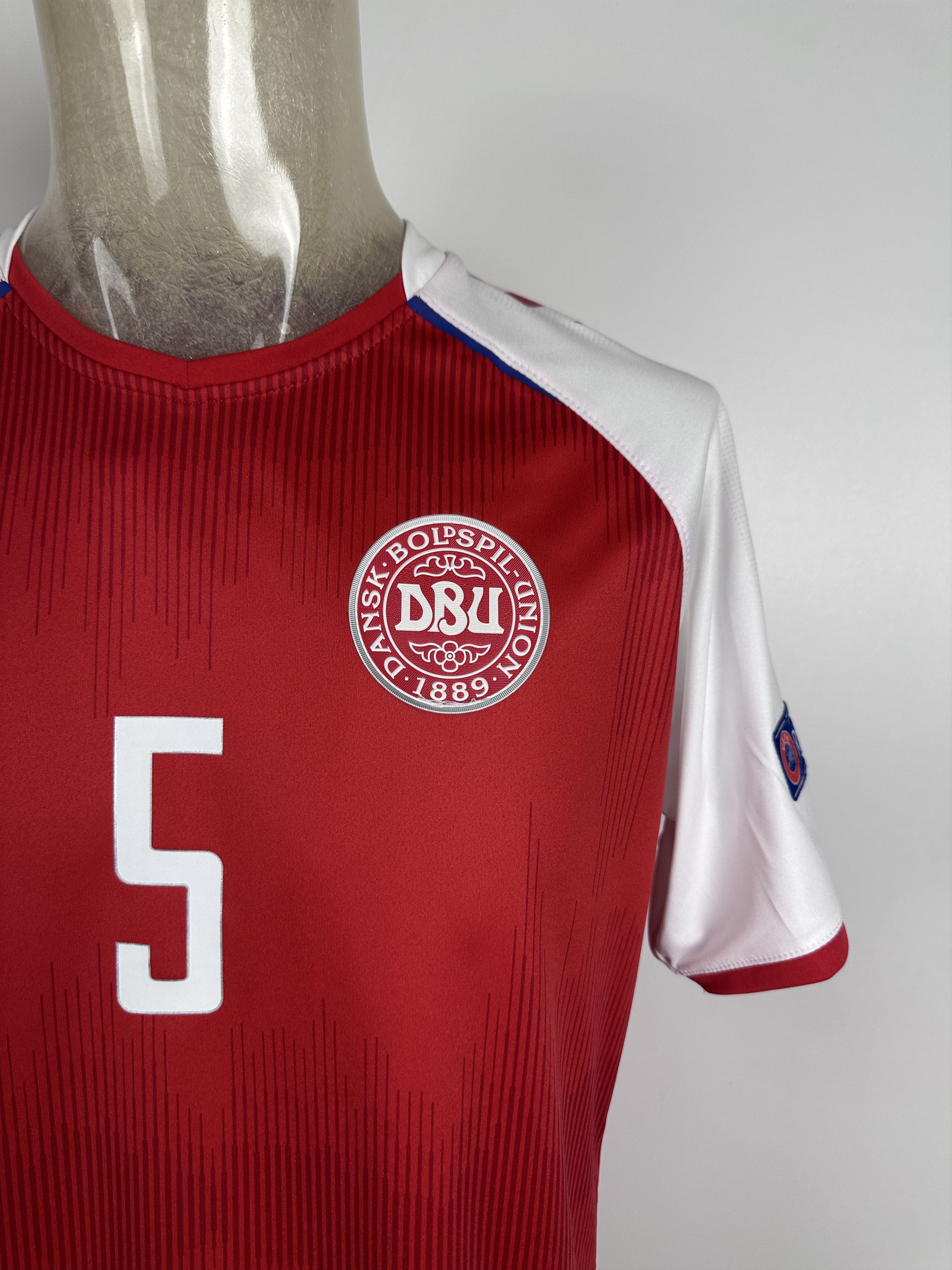 Hummel DENMARK 2021 2022 FOOTBALL SHIRT SOCCER JERSEY #5 MAEHLE Size US L / EU 52-54 / 3 - 5 Thumbnail