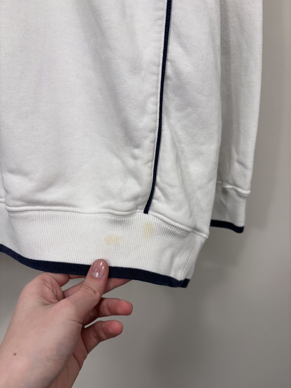 Nike Vintage Nike Big Center Embroidered Swoosh White Sweatshirt Size US XL / EU 56 / 4 - 6 Thumbnail