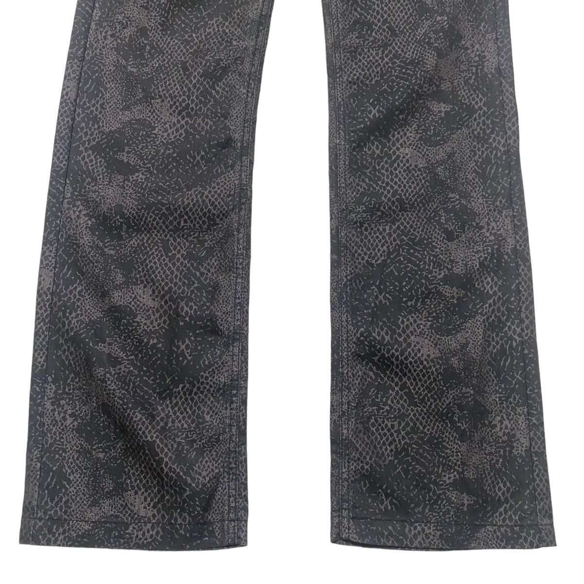 Japanese Brand LOWBOX Snake Pattern Flare Jeans Size US 28 / EU 44 - 7 Thumbnail