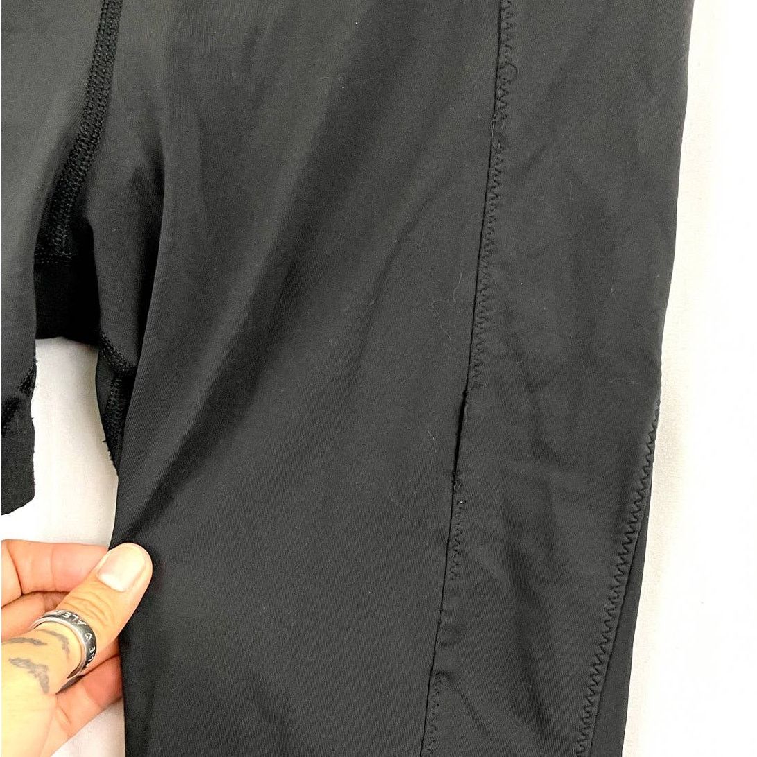 Lululemon Lululemon Black Capri Leggings Womens Sz 6 Dual Back Pockets Size 28" / US 6 / IT 42 - 7 Thumbnail