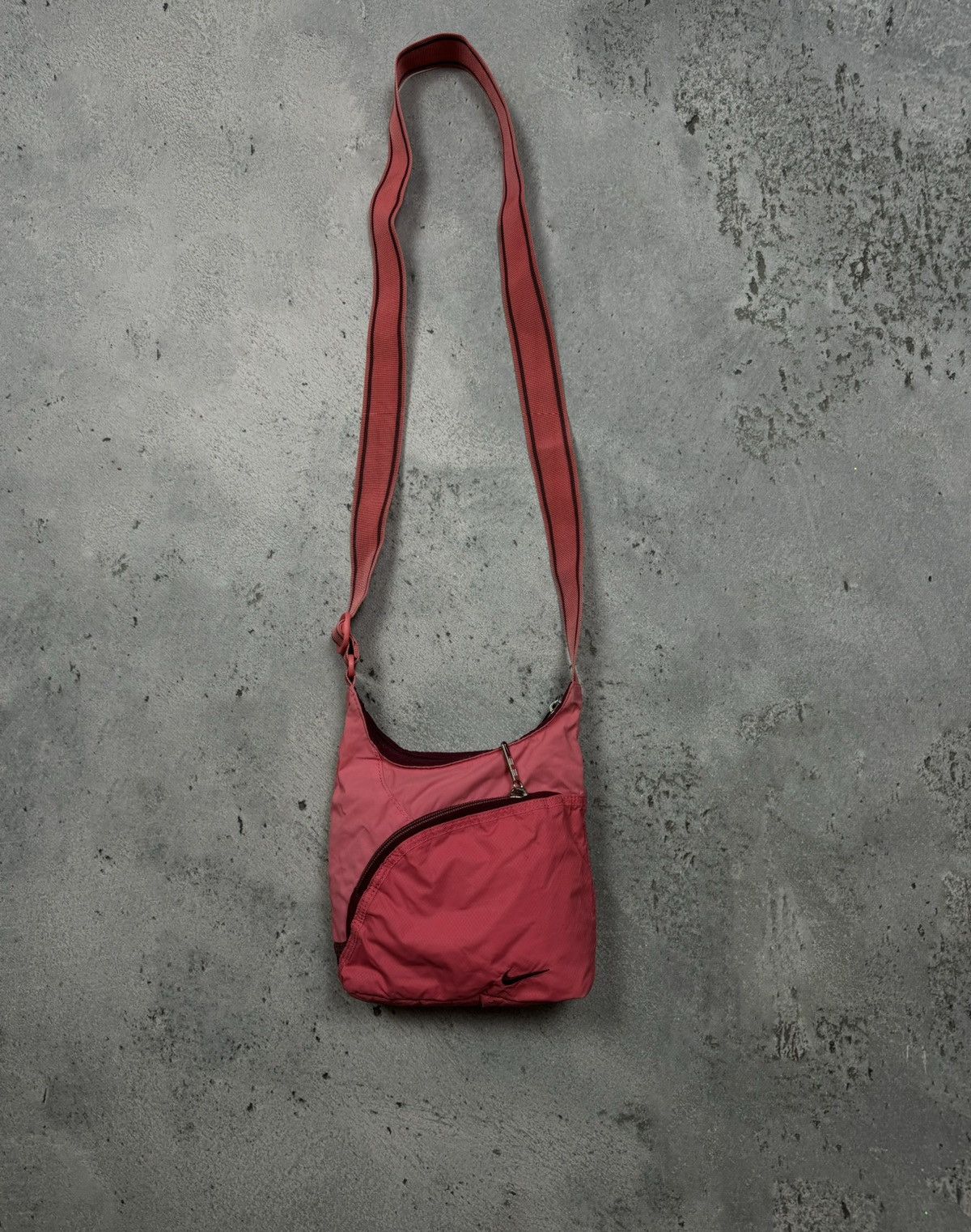 Nike Crossbody Bag Vintage 90's 00S in Pink, Men's