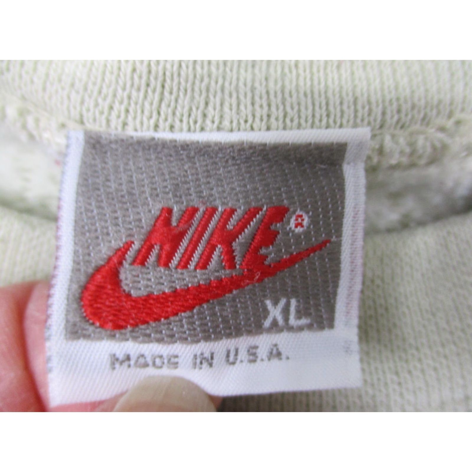 Nike VINTAGE Nike Sweatshirt Mens XL White Graphic Print Swoosh Crewneck Fleece USA 90s Size US XL / EU 56 / 4 - 3 Thumbnail