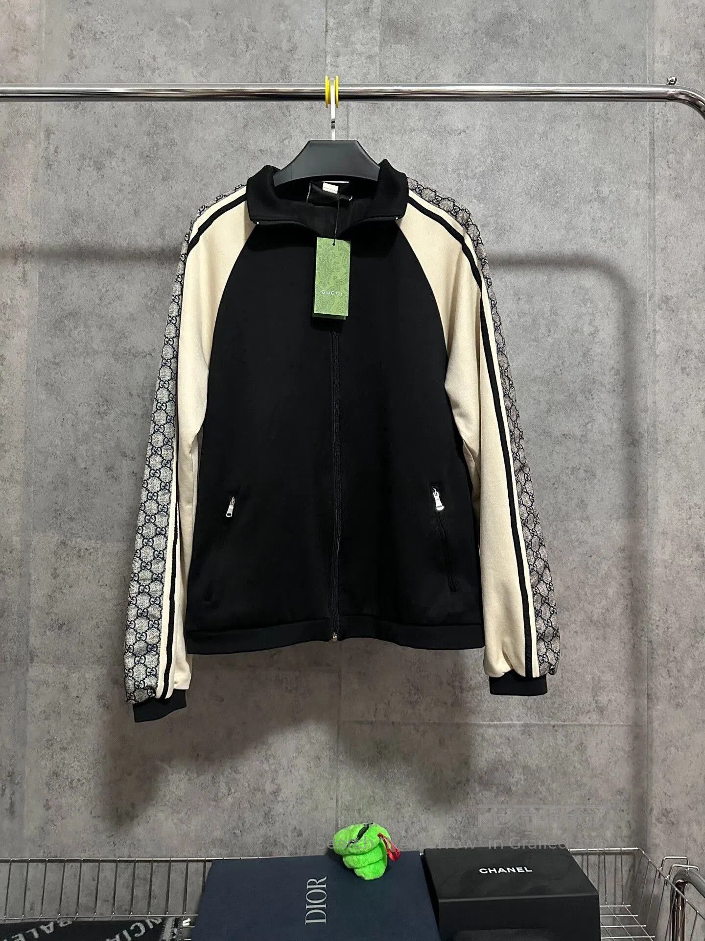 Gucci gucci snake pattern zip jacket for men. Size US M / EU 48-50 / 2 - 1 Thumbnail