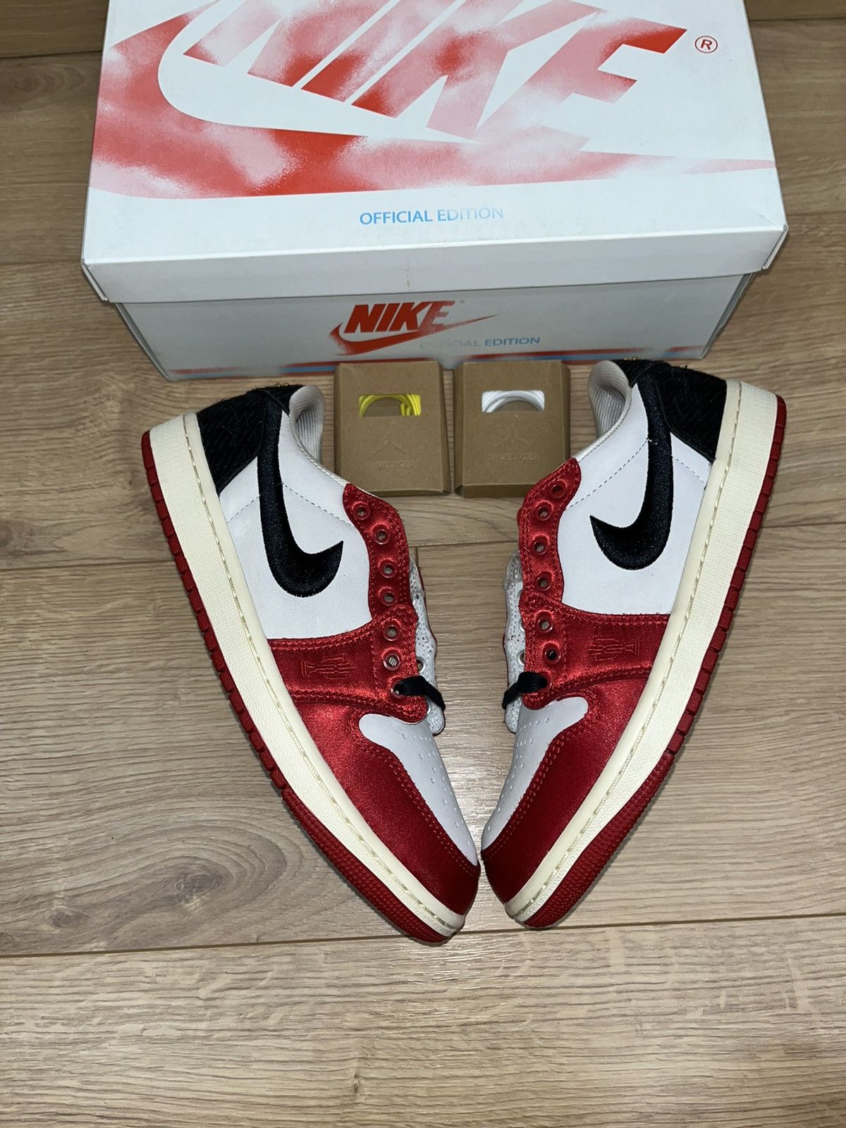 Nike Jordan 1 low og trophy room sp Size US 7.5 / EU 40-41 - 2 Thumbnail