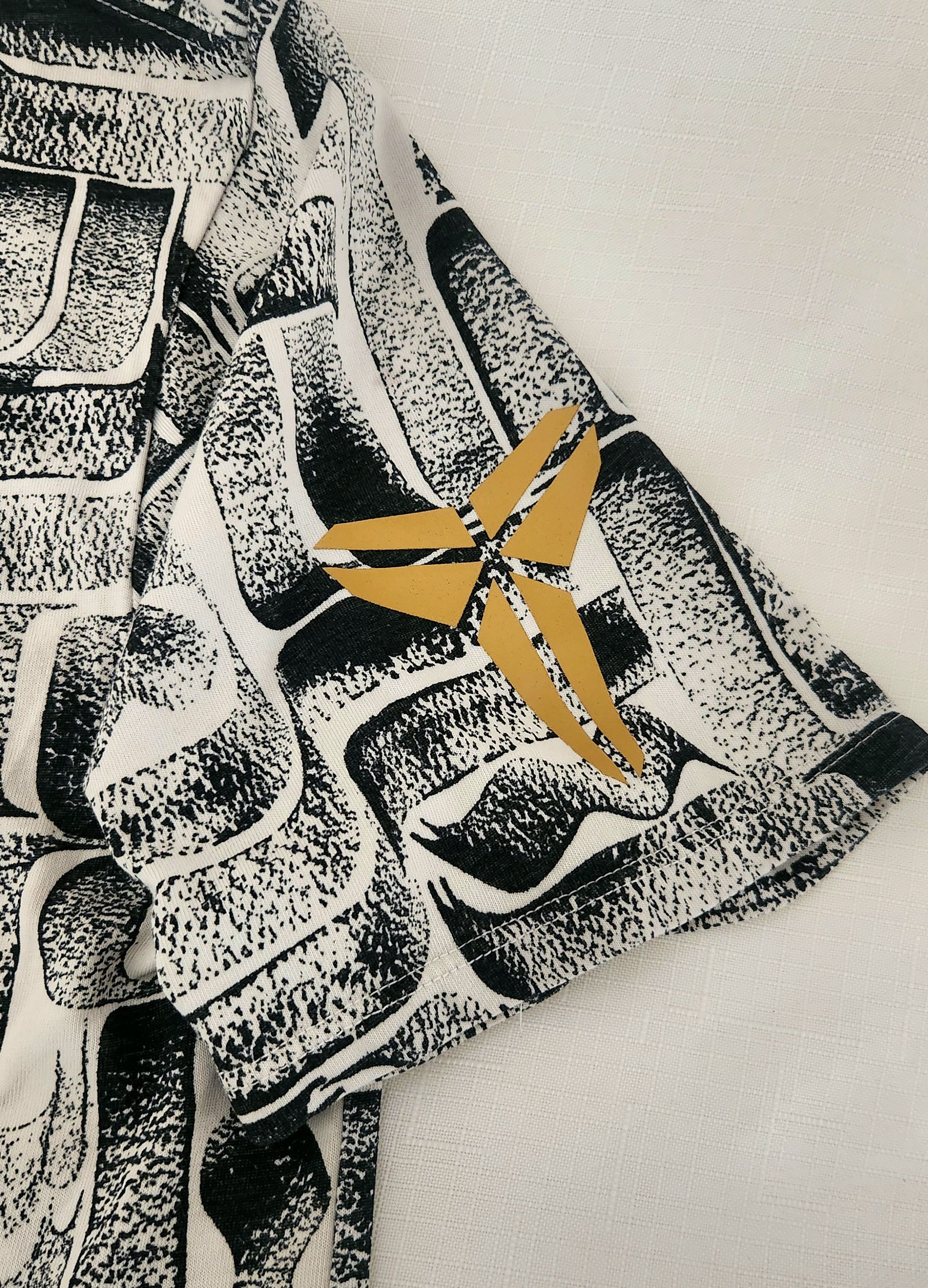 Nike Nike DriFit Kobe Bryant Black Mamba X Rostarr Graphic SZ L Size US L / EU 52-54 / 3 - 6 Thumbnail