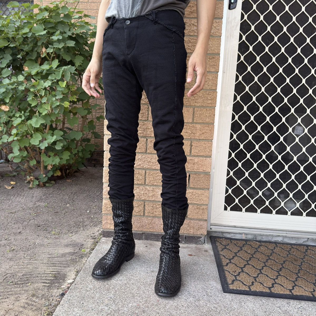 Individual Sentiments Individual Sentiments black raw-edge fitted trousers Size US 30 / EU 46 - 1 Thumbnail