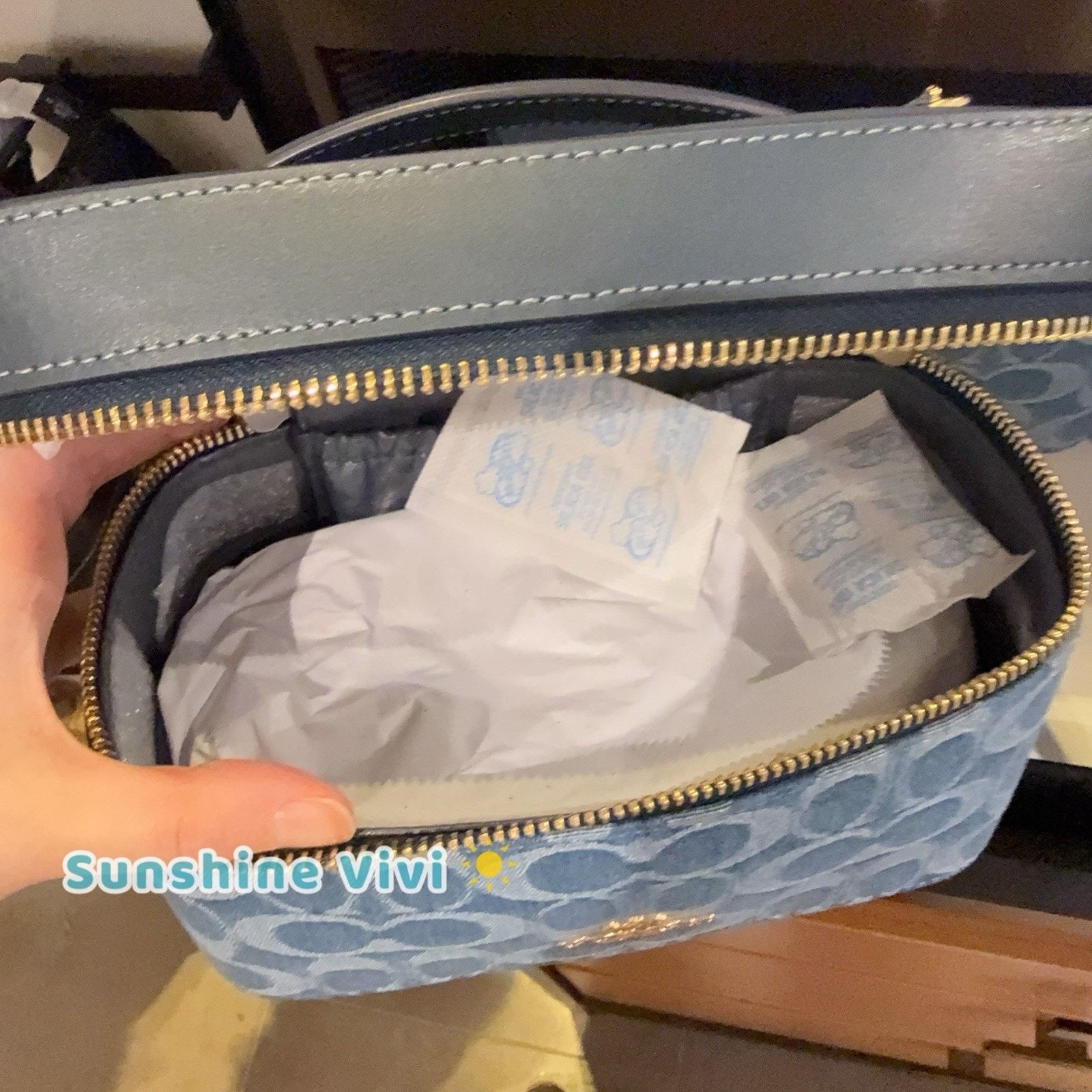 Coach NWT Coach CDC16 Cosmetic Case Signature Denim Gold/Indigo Size ONE SIZE - 7 Thumbnail