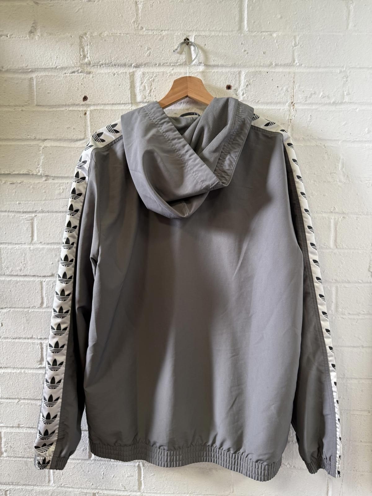 Adidas Adidas Men's Gray Windbreaker Jacket with Trefoil Logo Size US L / EU 52-54 / 3 - 4 Thumbnail