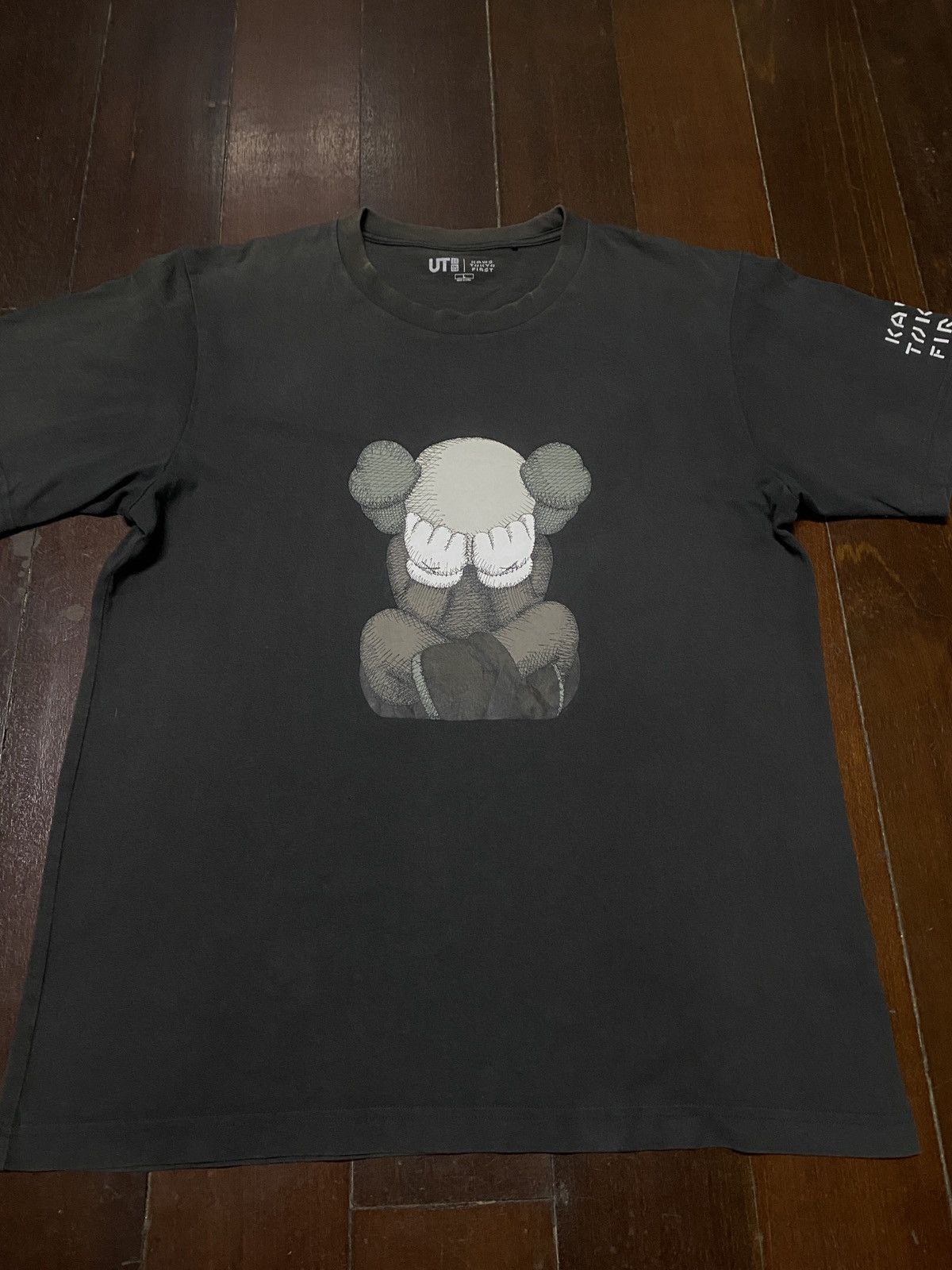 Hypebeast × Kaws FIRE 🔥🔥 UNIQLO X KAWS TOKYO FIRST SAD DESIGN Size US L / EU 52-54 / 3 - 3 Thumbnail