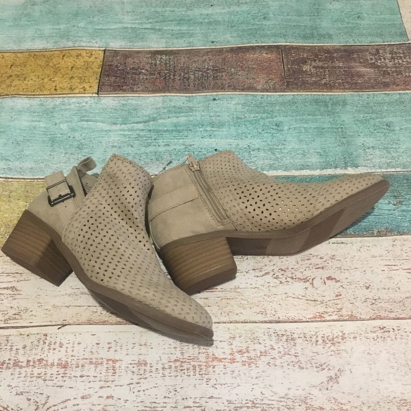 Other Universal Thread Camdyn laser cut ankle booties NEW Size US 5.5 / IT 35.5 - 2 Thumbnail