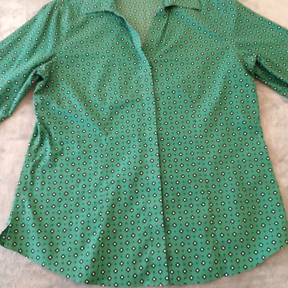 Vintage Chico's Shirt Womens Size 0 Green Geometric Long Sleeve Button Up Cotton Shirt Womens Green Geometric Long Sleeve Button-Up Cotton Size XS / US 0-2 / IT 36-38 - 4 Thumbnail
