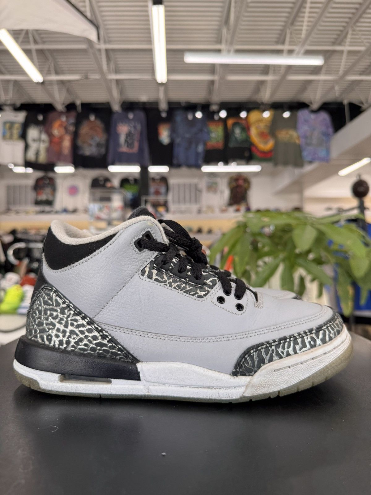 Jordan Brand Air Jordan 3 Wolf Grey Size 6.5Y (2014) Size US 6.5 / EU 39-40 - 6 Thumbnail
