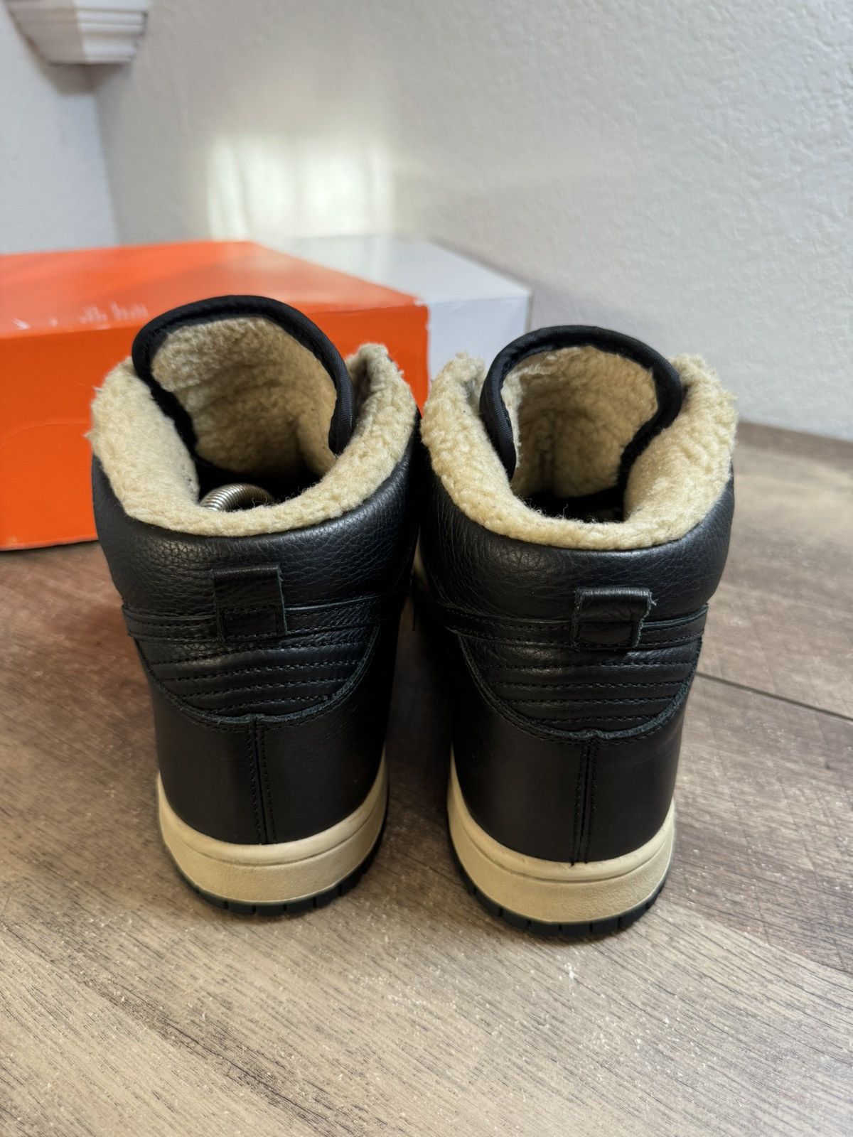 Nike Nike Dunk High Woman’s Size 9 6.0 Sherpa Prem 454054-001 Size US 9 / IT 39 - 4 Thumbnail