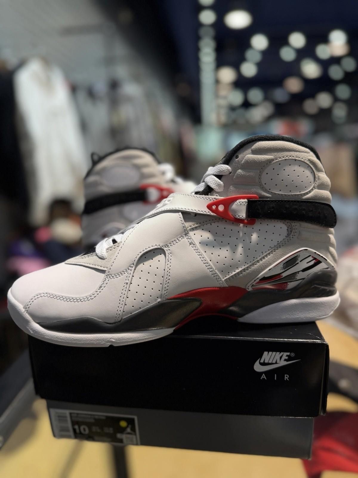 Jordan Brand Nike Air Jordan 8 Retro ‘Bugs Bunny’ (305381-100) 10 New Size US 10 / EU 43 - 3 Thumbnail