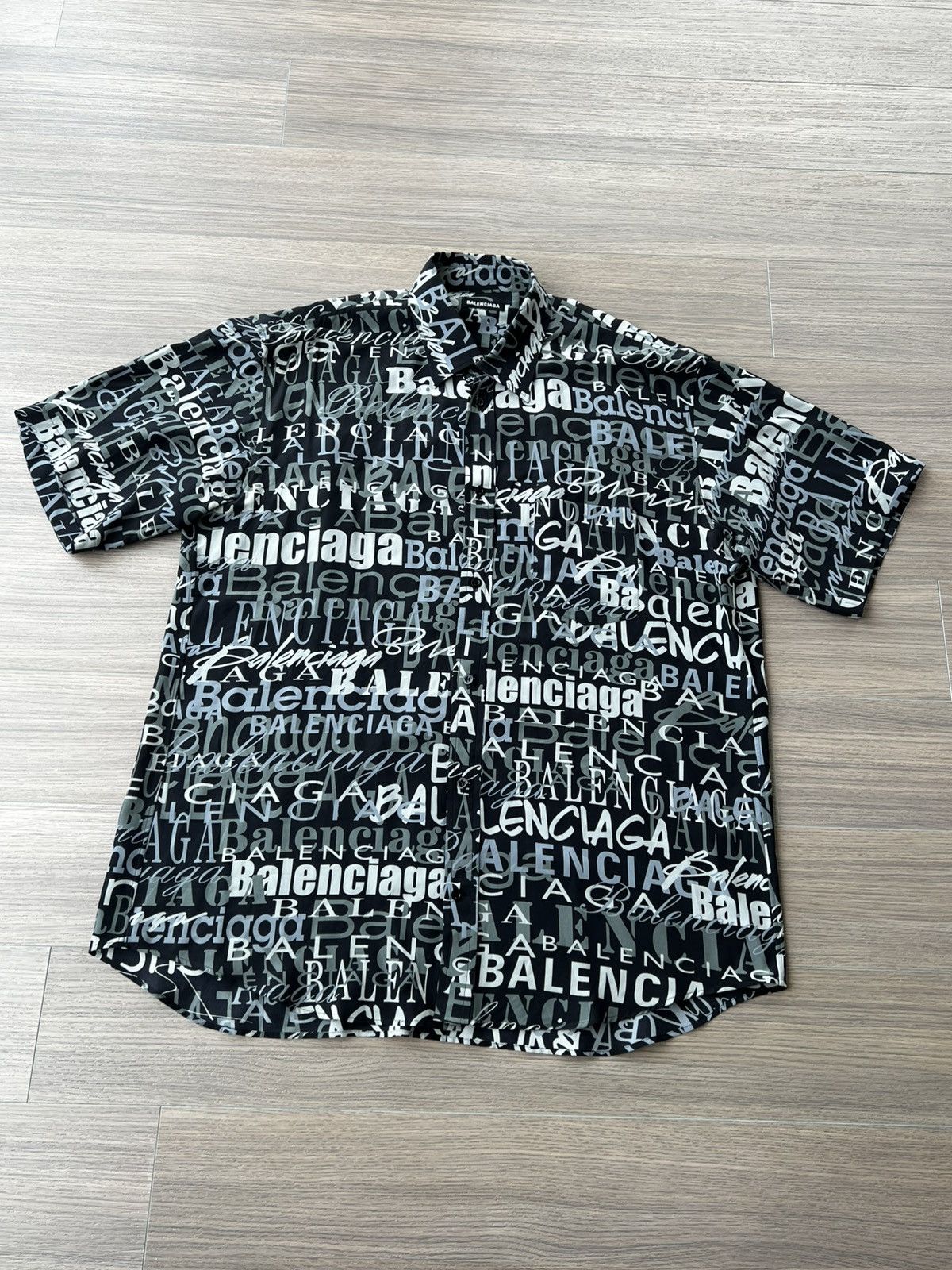 Balenciaga Balenciaga Black and Grey Silk Mixed Typo Shirt Size US L / EU 52-54 / 3 - 2 Thumbnail