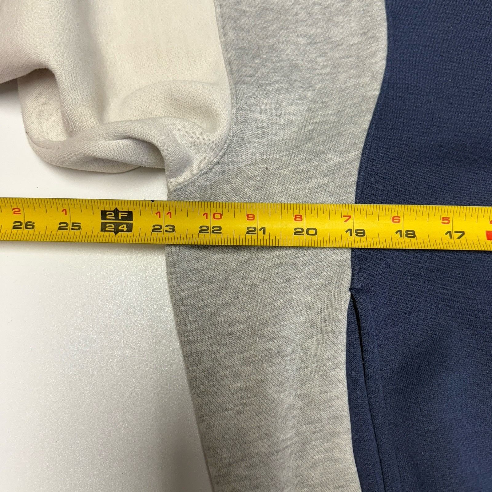 Nike Vintage Nike Hoodie Sweatshirt Mens Medium 23x22 Blue Embroi Size US M / EU 48-50 / 2 - 14 Thumbnail