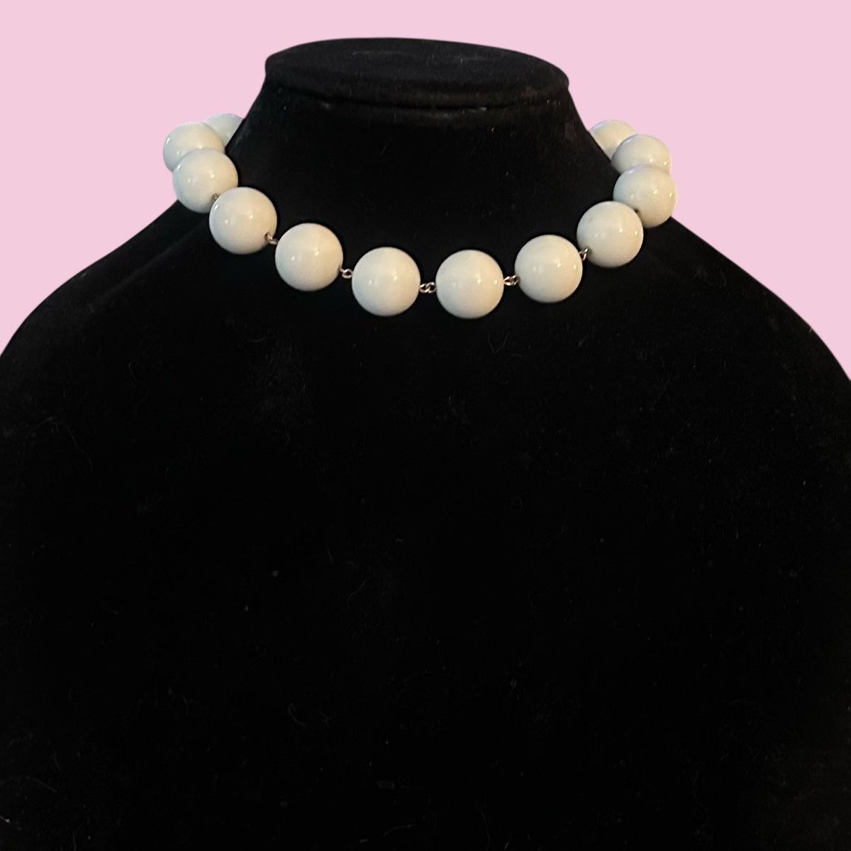Vintage Vintage white chunky lucite bead choker necklace Size ONE SIZE - 1 Thumbnail