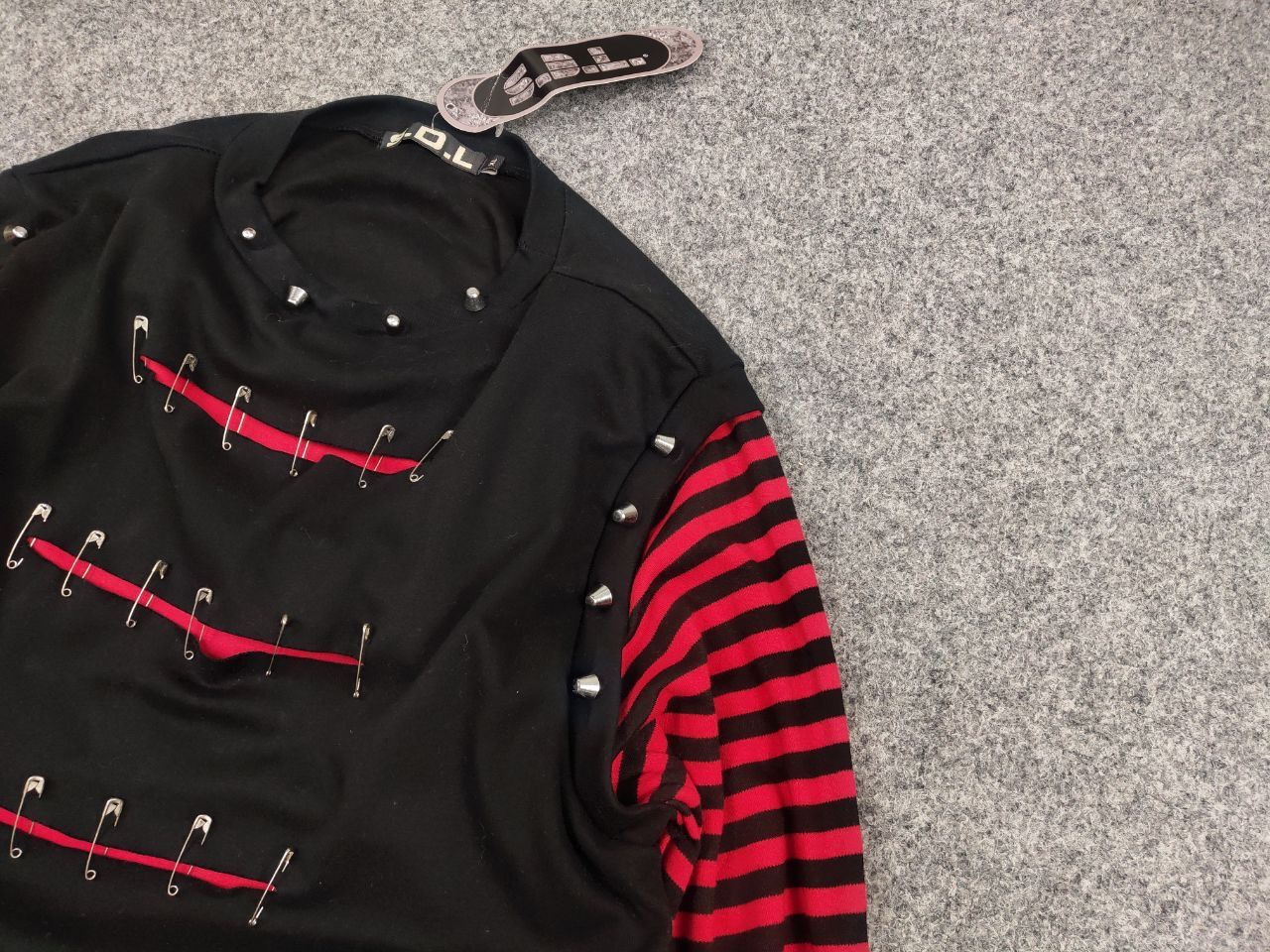 Japanese Brand Vintage gothic Avant Garde Y2K Hairpins Sweatshirt sleeve Size US XL / EU 56 / 4 - 4 Thumbnail