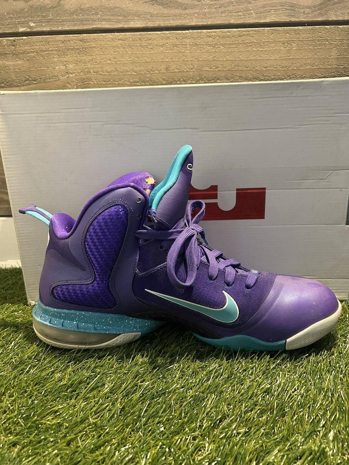 Nike Nike Lebron 9 Size 11 Summit Lake Hornets w/og box Size US 11 / EU 44 - 4 Thumbnail