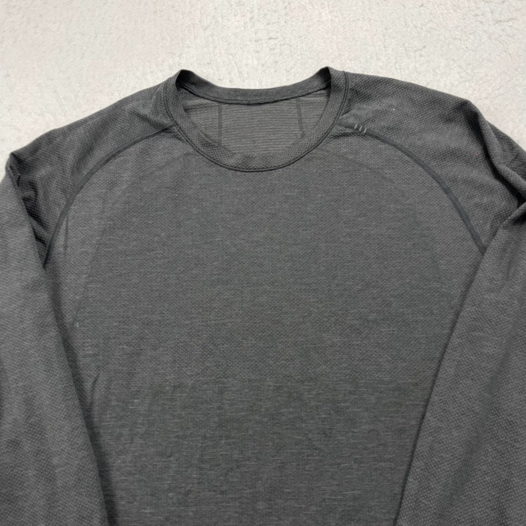 Lululemon Lululemon Shirt Mens Large Gray Long Sleeve Metal Vent Athletic Tee Size US L / EU 52-54 / 3 - 2 Thumbnail