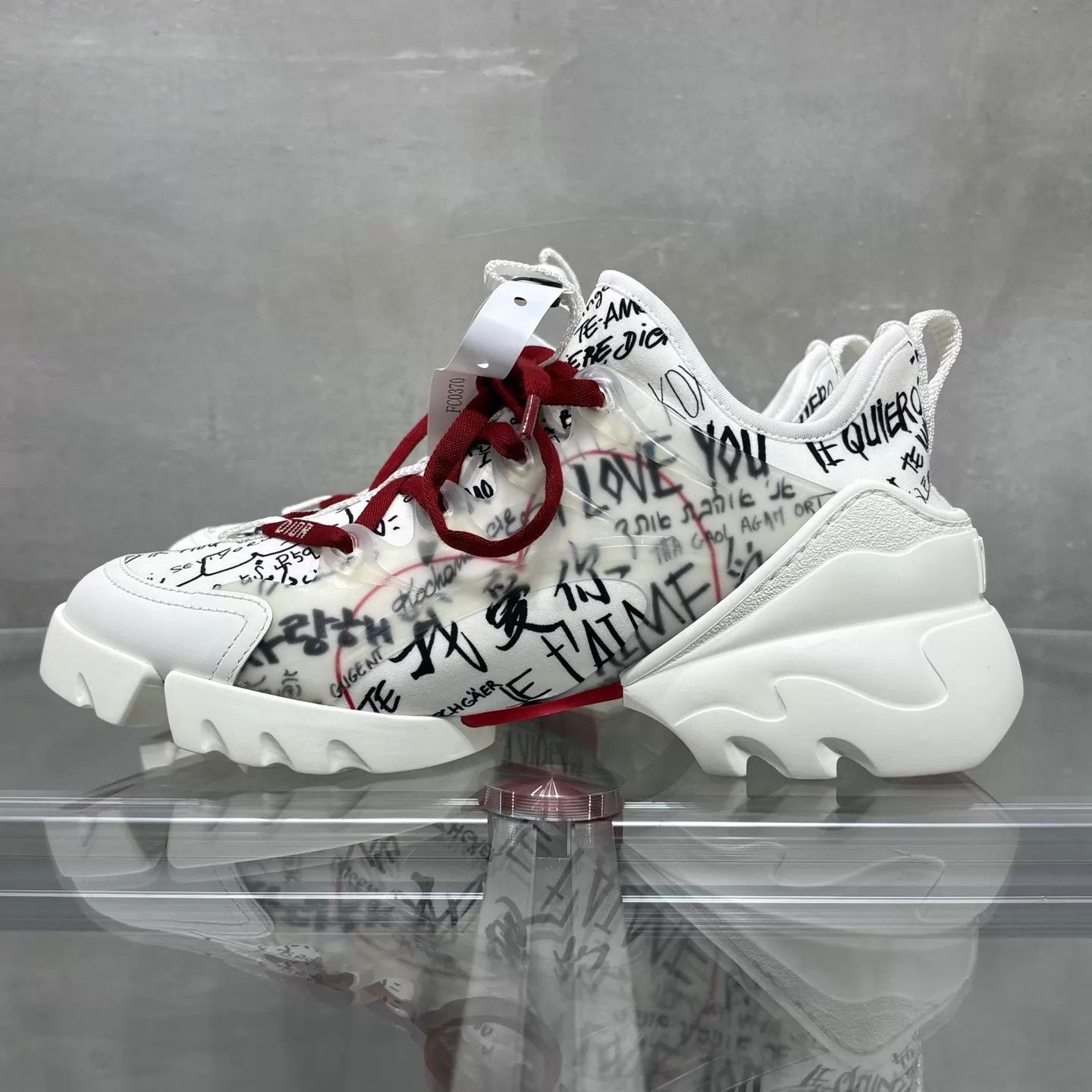 Dior Dior Doodle Dad Sneaker White Red V-Day Women's 37 Size US 6.5 / IT 36.5 - 3 Thumbnail