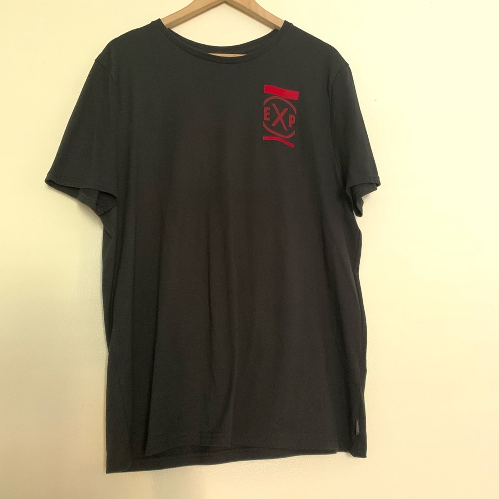 Express Express Black with Red Logo Tee Men's Size Large Size US L / EU 52-54 / 3 - 7 Thumbnail
