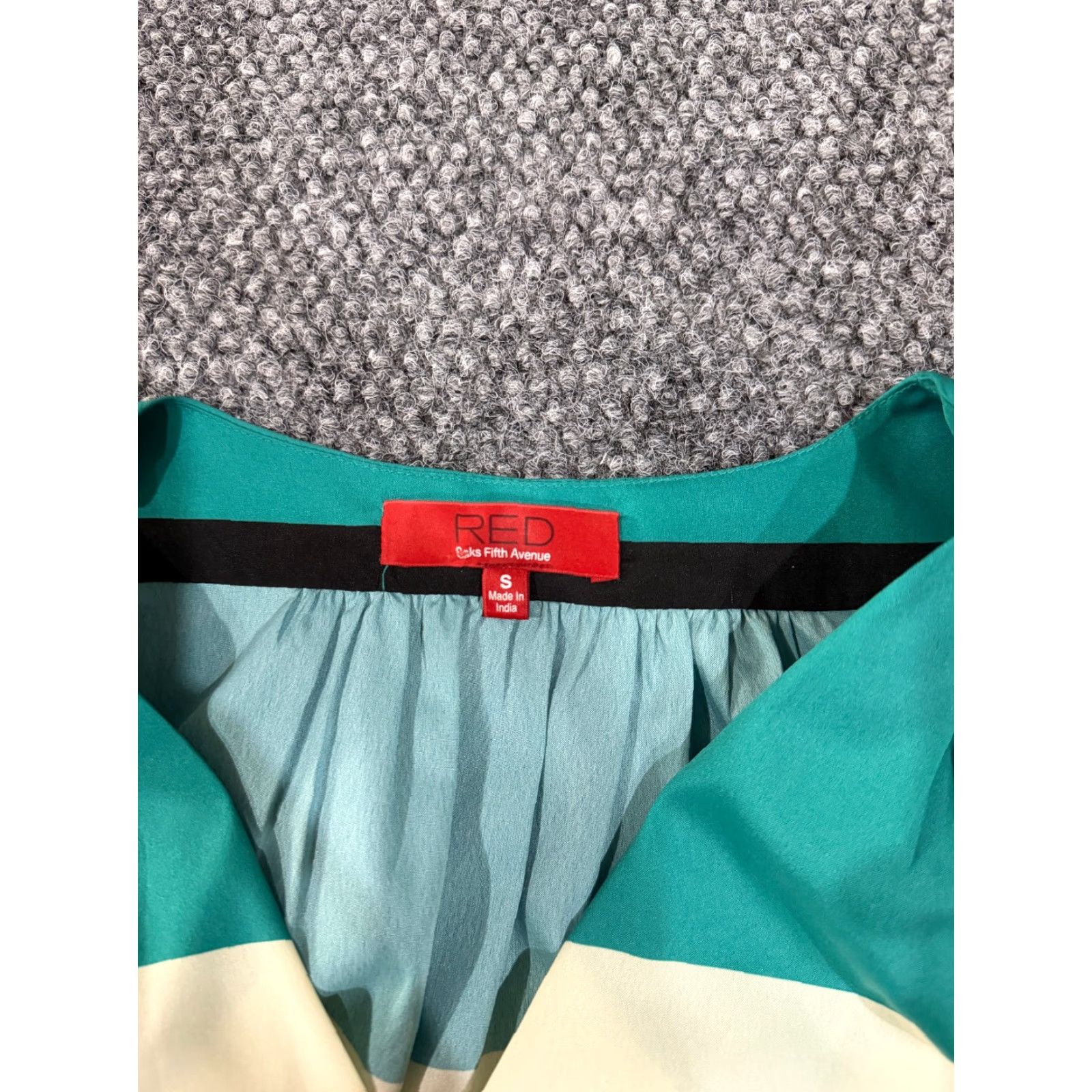 Saks Fifth Avenue Saks Fifth Avenue Blouse Womens Small Teal Black Geometric Long Sleeve V-Neck Pullover Casual Shirt Adult Womens Regular Size S Black Geometric Blouse Size S / US 4 / IT 40 - 3 Thumbnail
