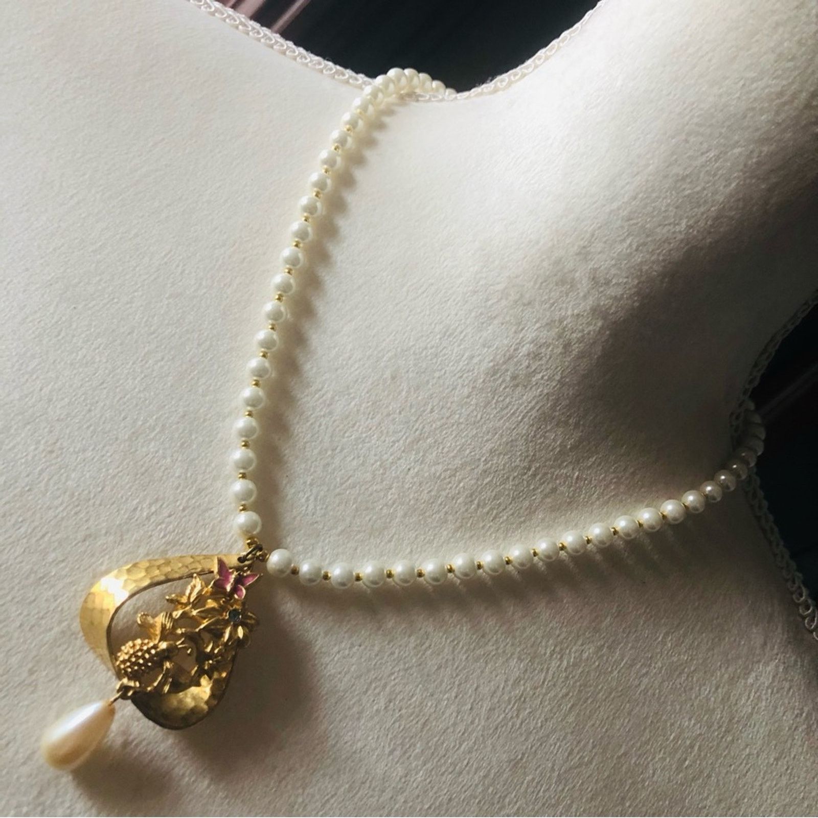 Handmade Handcrafted repurpose hammered gold floral Pearl necklace Size ONE SIZE - 1 Thumbnail