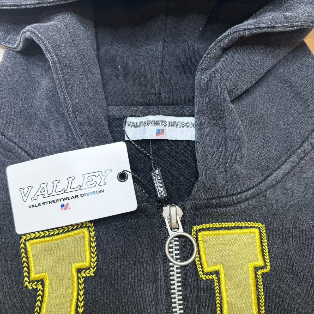Vale Vale Forever Friday Black Zip up hoodie SIZE XL Size US XL / EU 56 / 4 - 5 Thumbnail