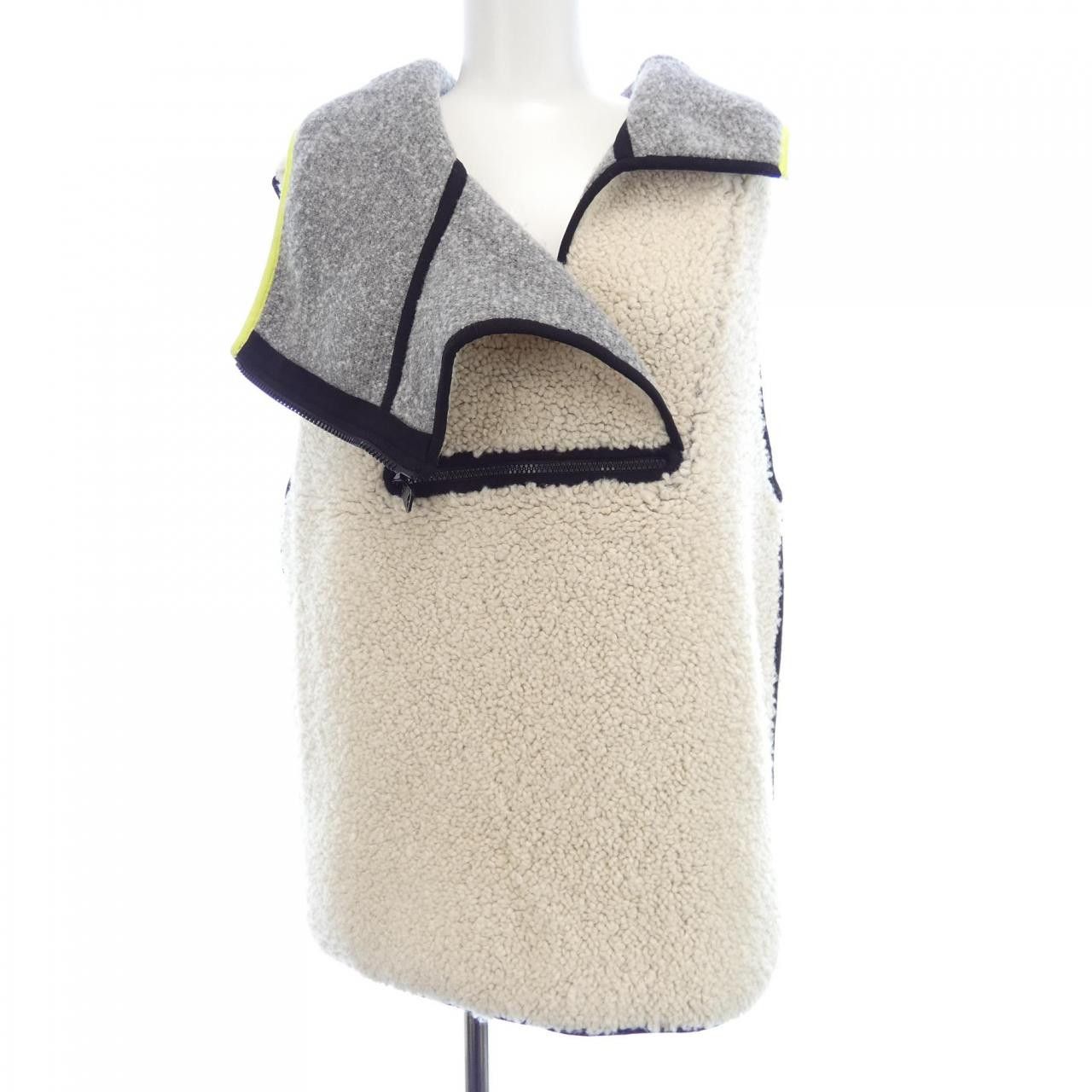 Louis Vuitton Louis Vuitton Louis Vuitton FOKC06R94 Cashmere Blend Vest Others Tops FOKC06R94 DUTY FREE for USA Size ONE SIZE - 1 Thumbnail