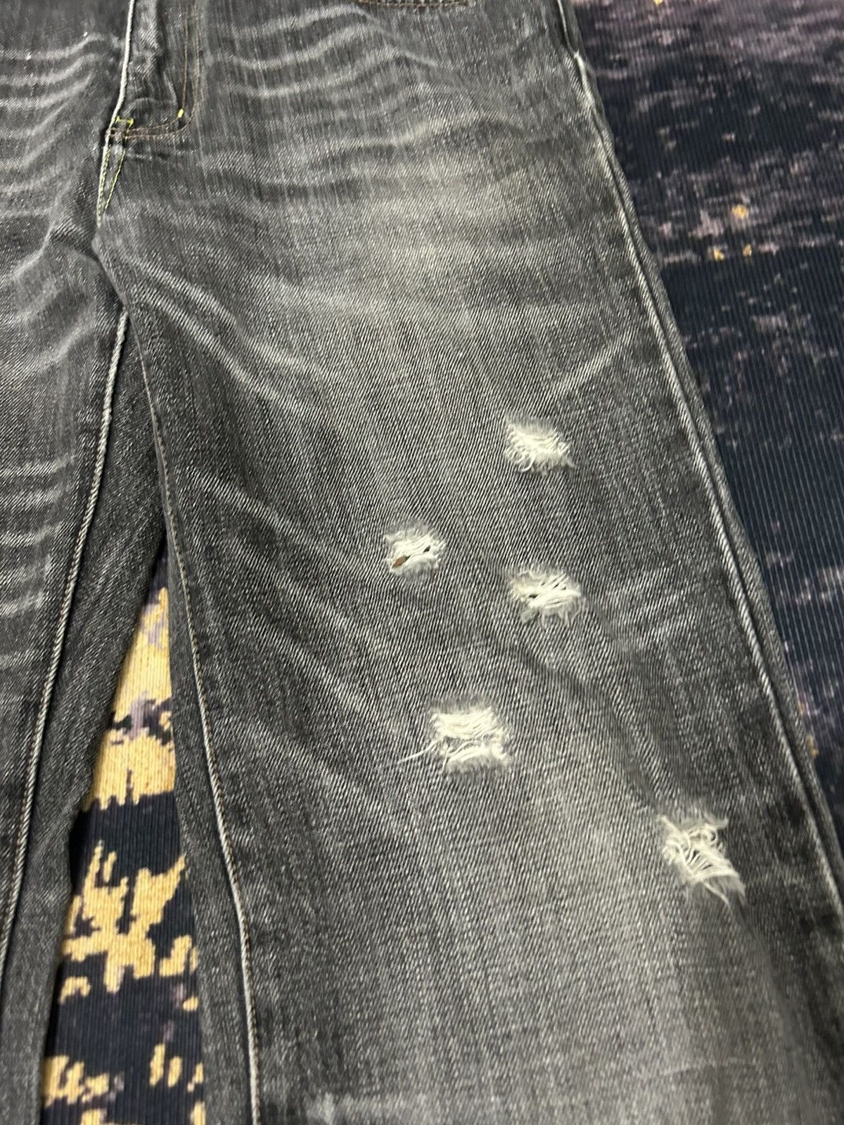 Uniqlo Vintage Uniqlo Distressed Clawmark Jeans Size US 31 - 8 Thumbnail