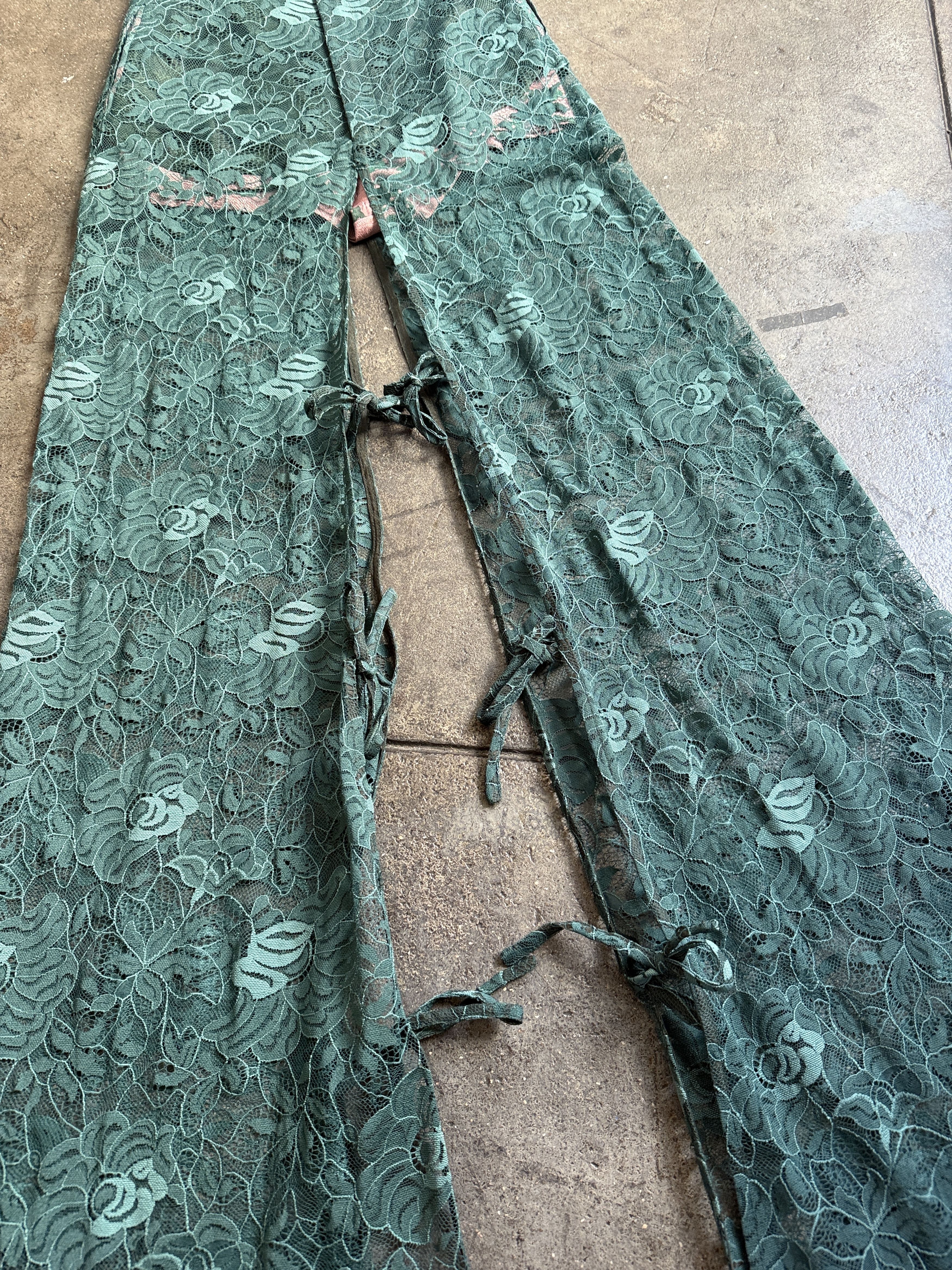 Vivienne Westwood 2019 Green Lace Pants w/ Oriental Pink Strcutured underwear Size 26" / US 2 / IT 38 - 9 Thumbnail
