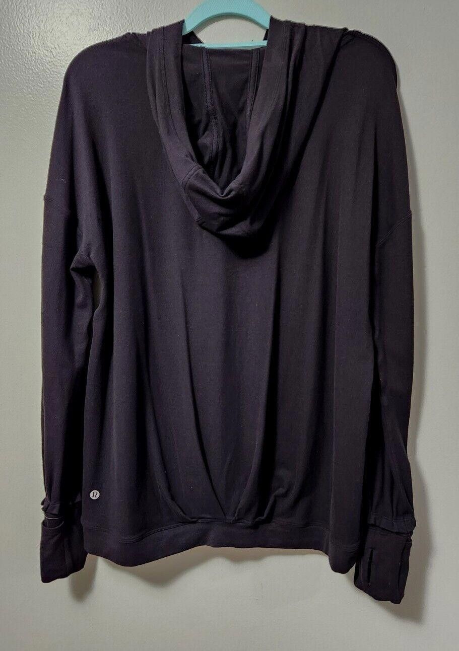 Designer Lululemon Sweatshirt Size 10 Black Pullover Ruffle Size L / US 10 / IT 46 - 4 Thumbnail