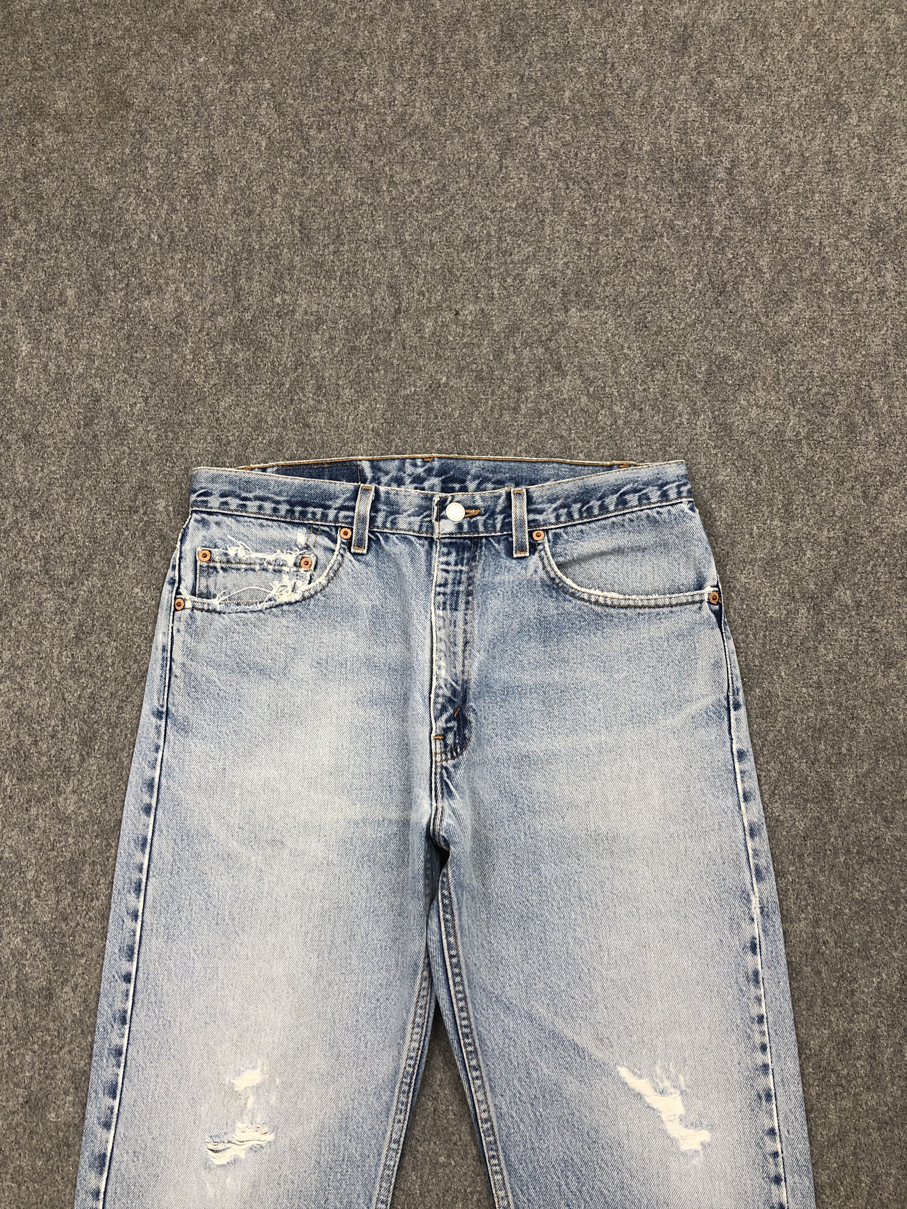 Levi's × Vintage Distressed Vintage 90s Levi's 505 Light Blue Washed Jeans Size US 32 / EU 48 - 2 Thumbnail