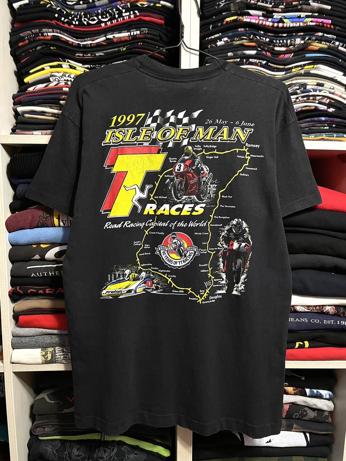 Vintage Vintage 1997 Isle Of Man 90s Racing Honda Faded T-Shirt Size US XL / EU 56 / 4 - 13 Thumbnail