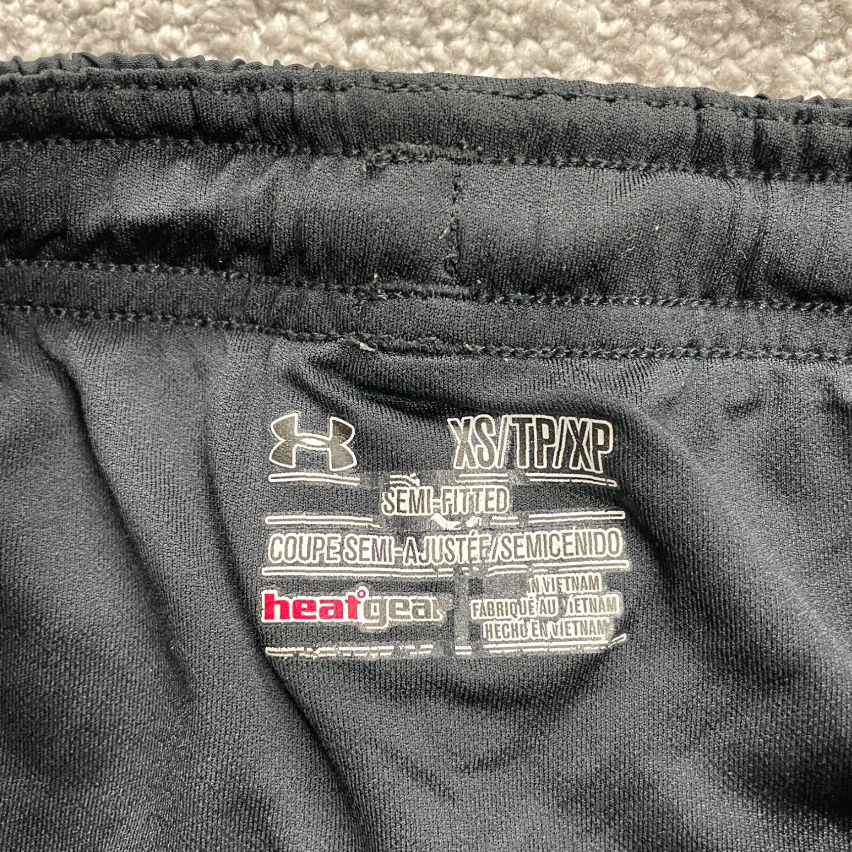 Under Armour Under Armour Heatgear Active Shorts Women XS Black Elastic Drawstring Inseam 2.5 Pockets Breathable Size 26" / US 2 / IT 38 - 6 Thumbnail