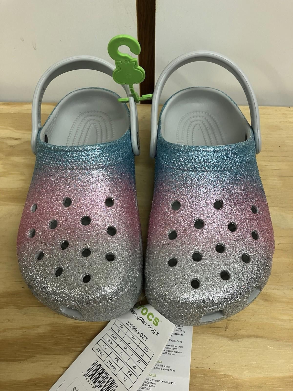 Crocs NWT Crocs Big Kids Classic Glitter Clogs Ombre Size J6 Size US 6 / IT 36 - 6 Thumbnail