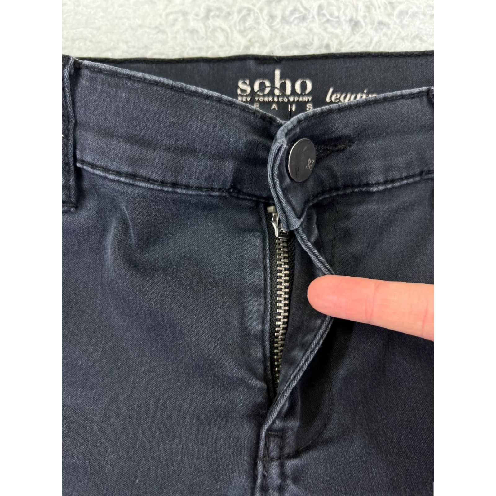 Vintage New York & Company Jeans Womens 8 Black Mid Rise 29x29 Skinny 5-Pocket Denim Cotton Blend Zipper Distressed 29 Inseam Regular Size 30" / US 8 / IT 44 - 5 Thumbnail