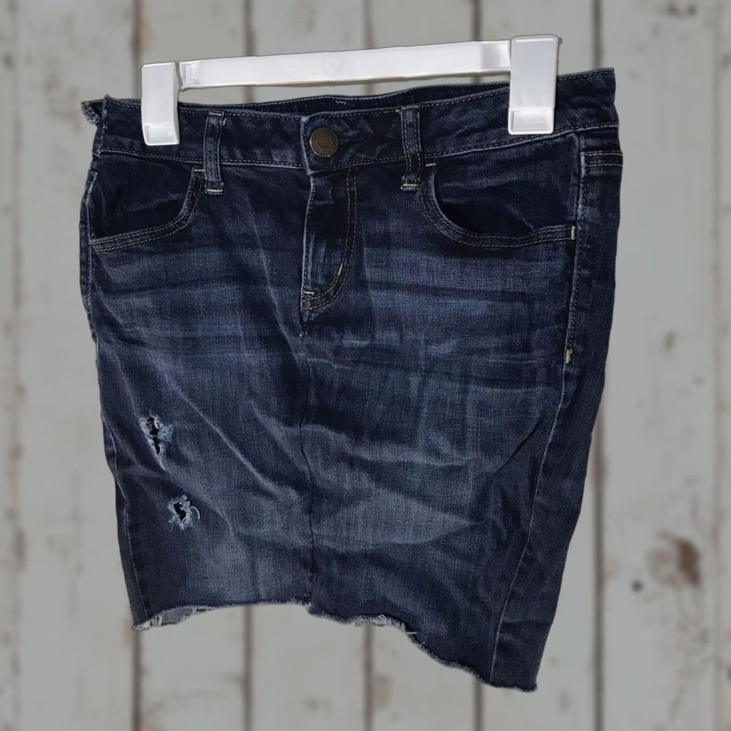 American Eagle Outfitters American Eagle Denim Mini Skirt Womens Size 8 Blue Distressed Casual 90s Size 30" / US 8 / IT 44 - 1 Thumbnail