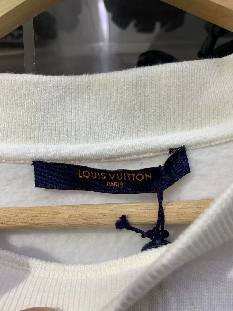 Louis Vuitton Louis Vuitton White Embroidered Sweatshirt Size L-2506 Size US L / EU 52-54 / 3 - 5 Thumbnail