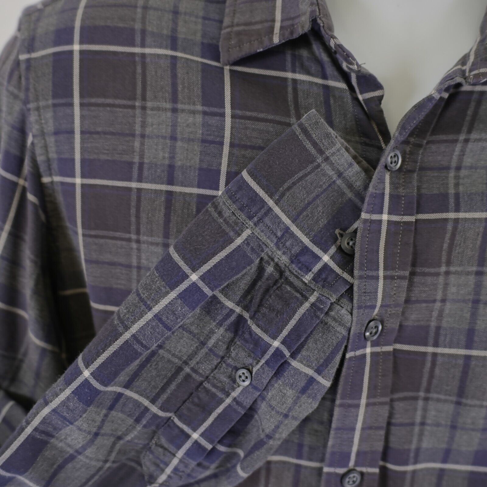 Banana Republic Banana Republic Blue Gray Flannel Plaid Small 14-14.5 Collar Size US S / EU 44-46 / 1 - 2 Thumbnail