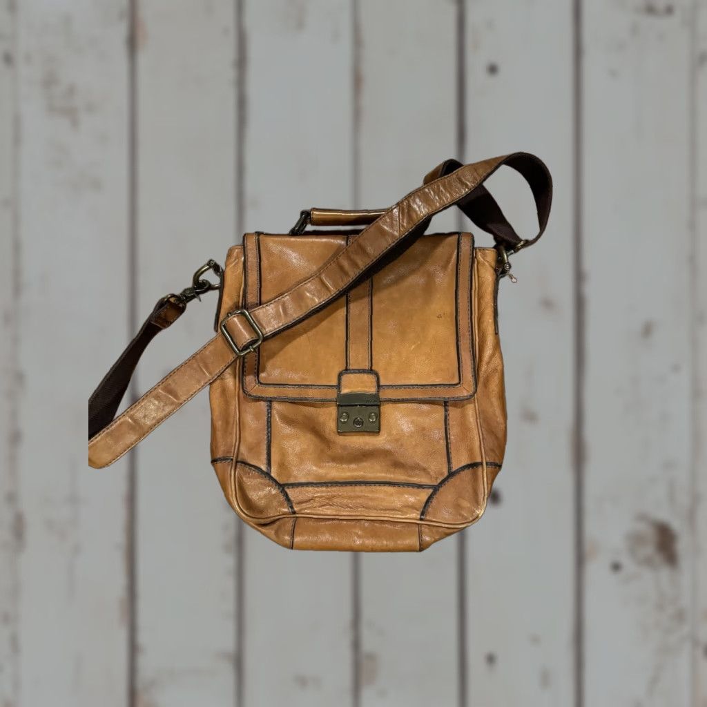 Fossil VINTAGE Fossil Estate Leather Messenger Bag North South City Bag Cognac Brown Messenger Bag Men/Women Unisex Adults Large Brown Leather Vintage Size ONE SIZE - 1 Thumbnail