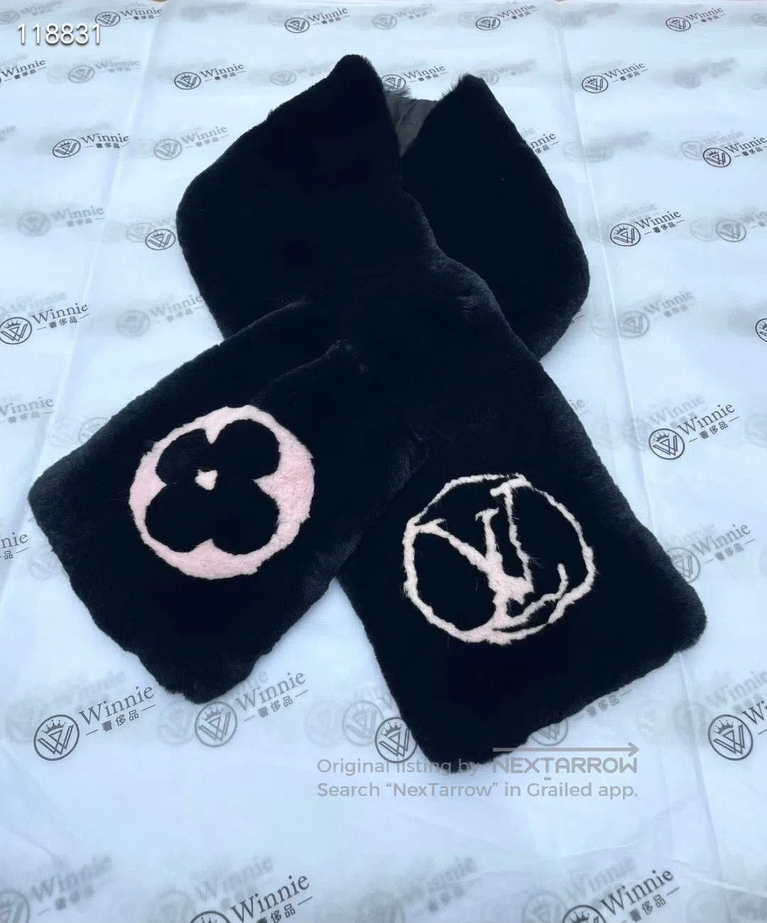 Louis Vuitton LV Black Pink Logo Fur Scarf. Size ONE SIZE - 1 Thumbnail