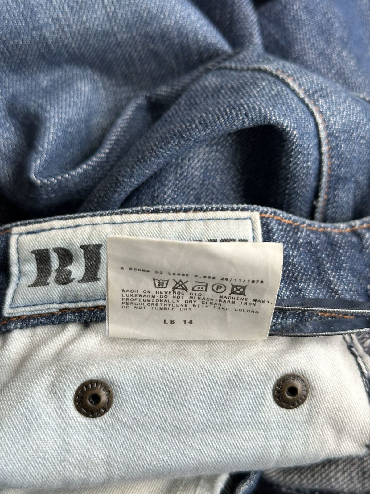 Dolce & Gabbana Vintage Dolce & Gabbana Denim Knee Length Skirt Blue Size 26 Size 26" / US 2 / IT 38 - 11 Thumbnail