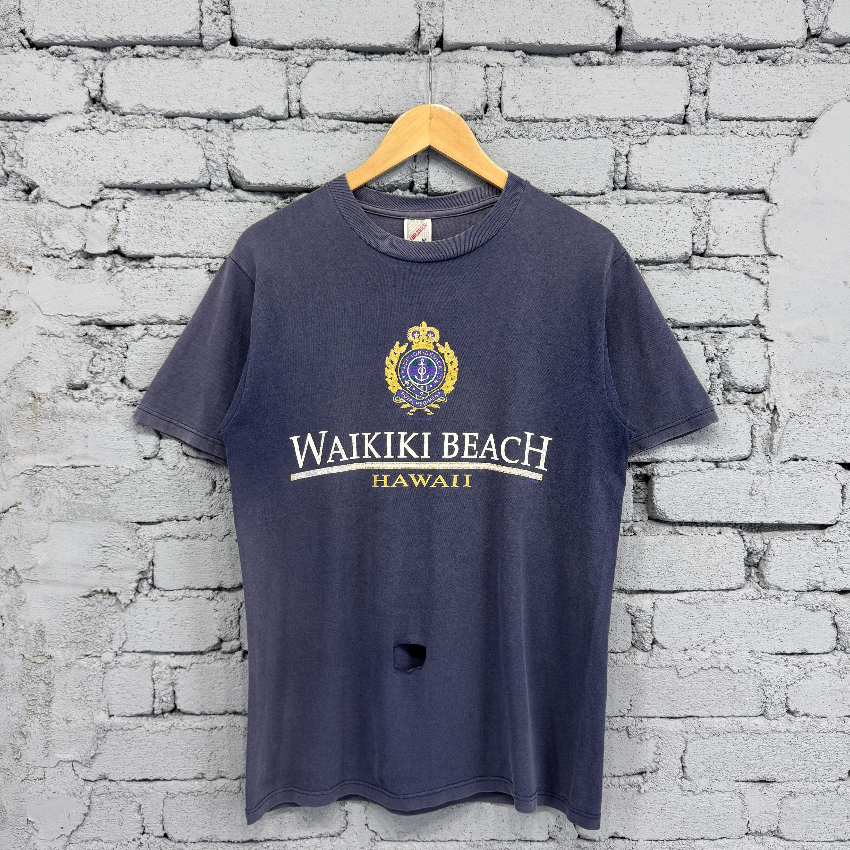 Vintage Vintage Waikiki Beach Hawaii Sunfaded Distressted Tshirt Size US M / EU 48-50 / 2 - 1 Thumbnail