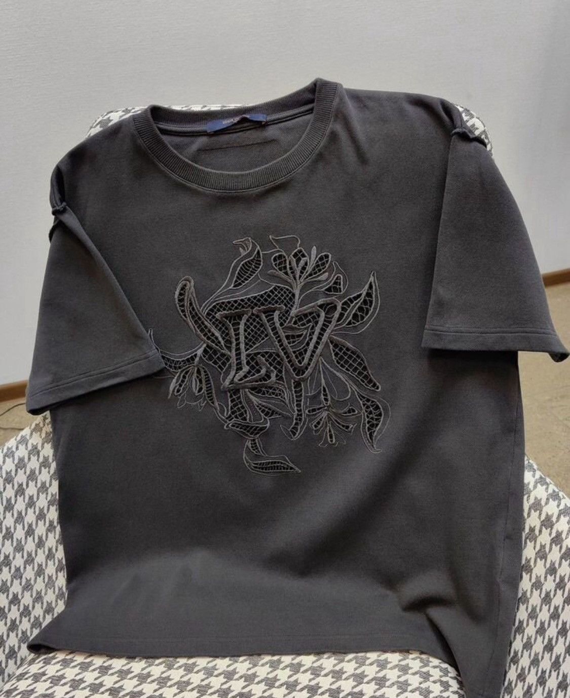 Louis Vuitton Louis Vuitton Virgil Abloh SS20 Vegetal Embroidered T-Shirt Size US M / EU 48-50 / 2 - 1 Thumbnail