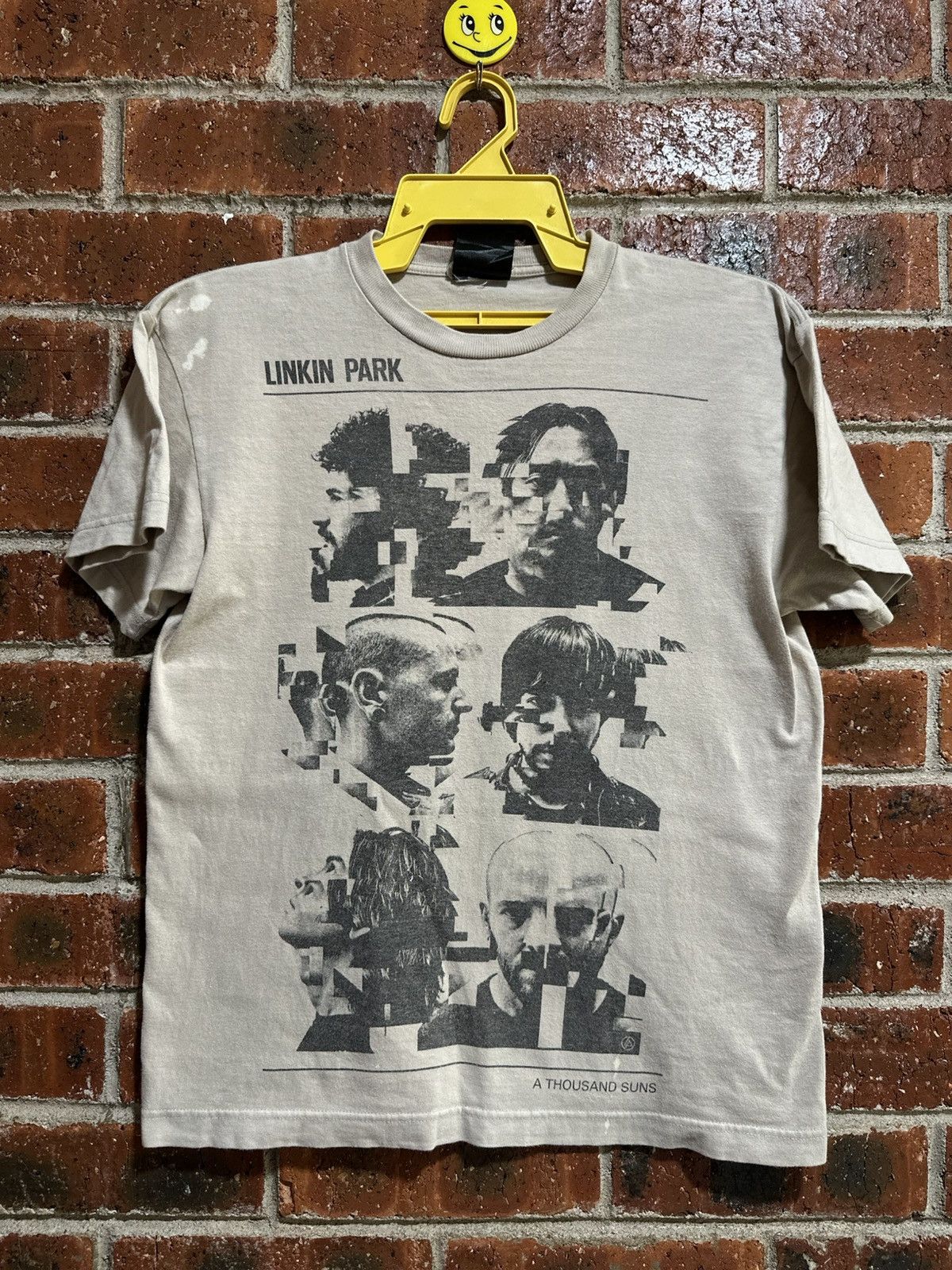 Band Tees × Vintage Vintage Linkin Park A Thousand Suns Faded Tee Size US S / EU 44-46 / 1 - 1 Thumbnail