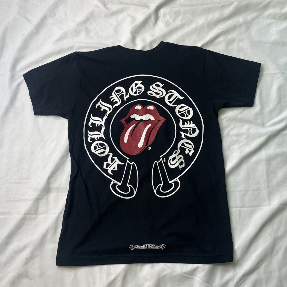 Tシャツ・カットソー Chrome Hearts Rolling Stones scroll Logo Tee chrome-hearts-rolling-stone-