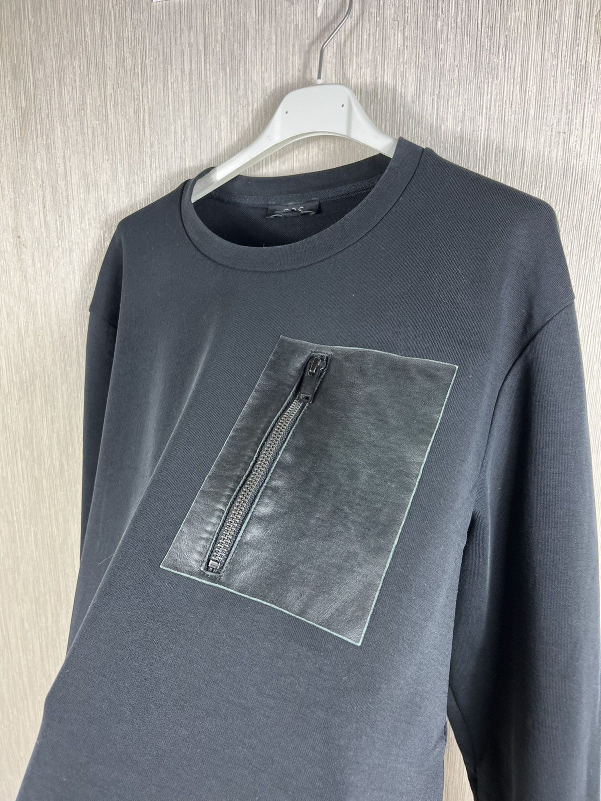 Cos × Designer COS leather patch pocket zip basic sweatshirt y2k crewneck Size US L / EU 52-54 / 3 - 12 Thumbnail